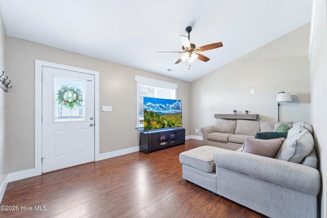 304 Rowland Ct - Photo 5 of 22