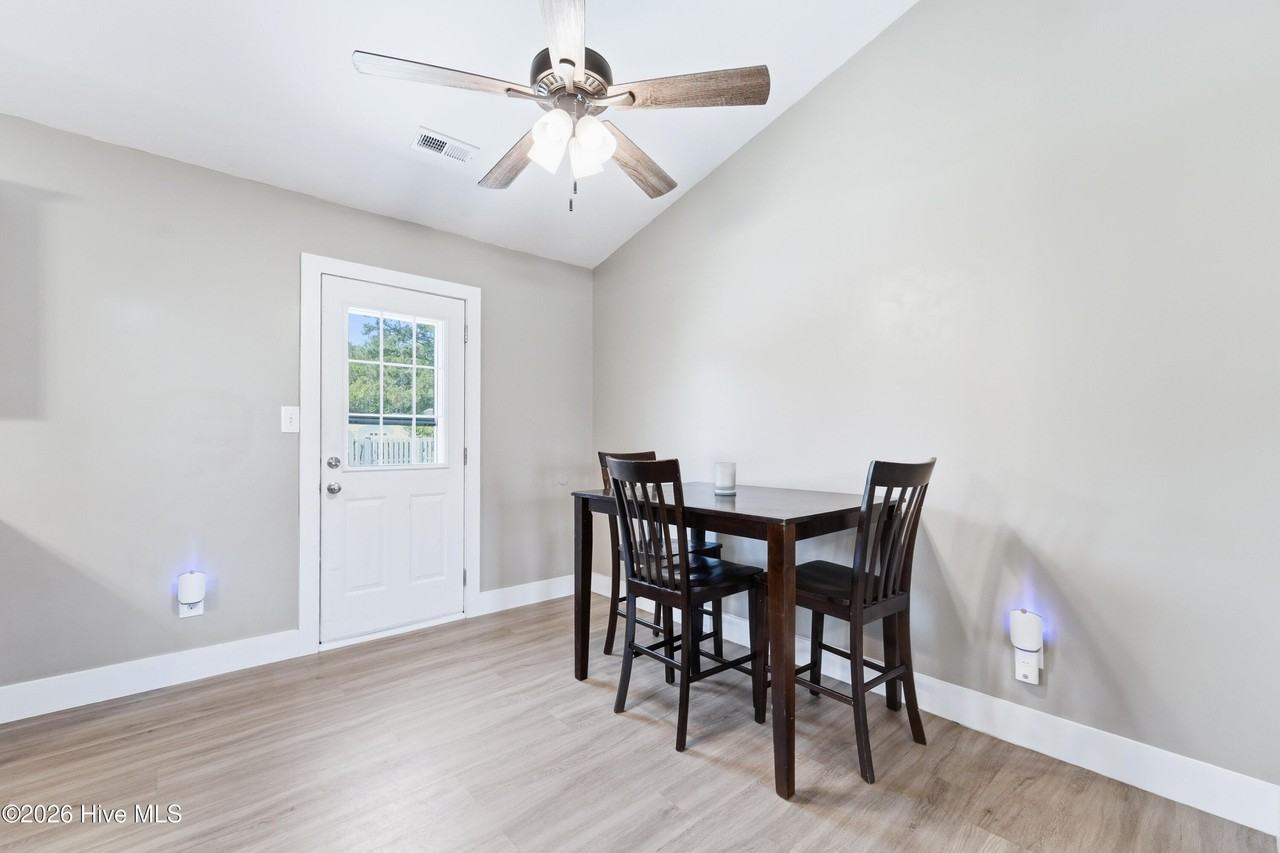 304 Rowland Ct - Photo 6 of 22