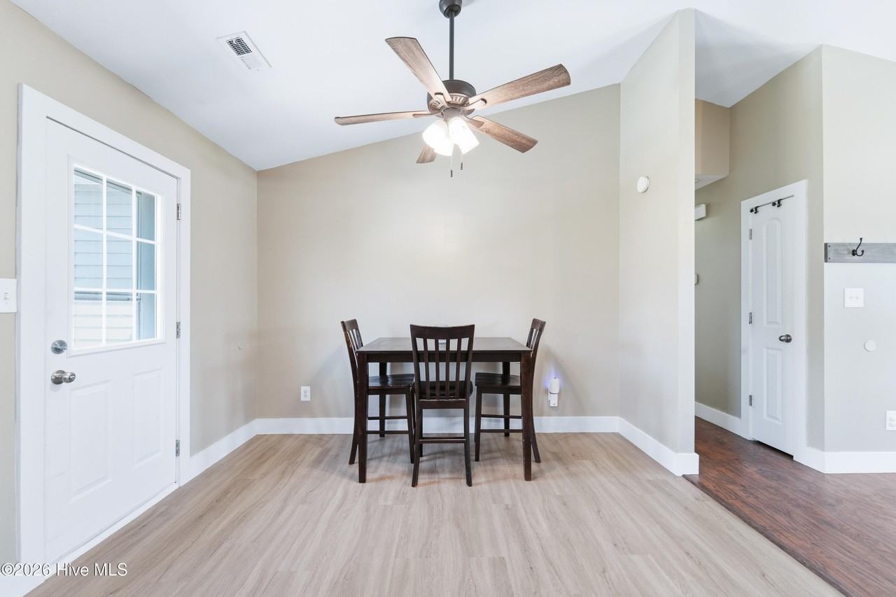 304 Rowland Ct - Photo 7 of 22