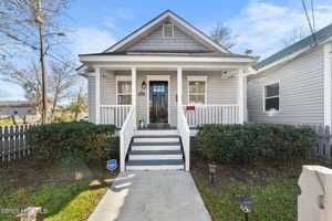 featured image of 720 Queen St