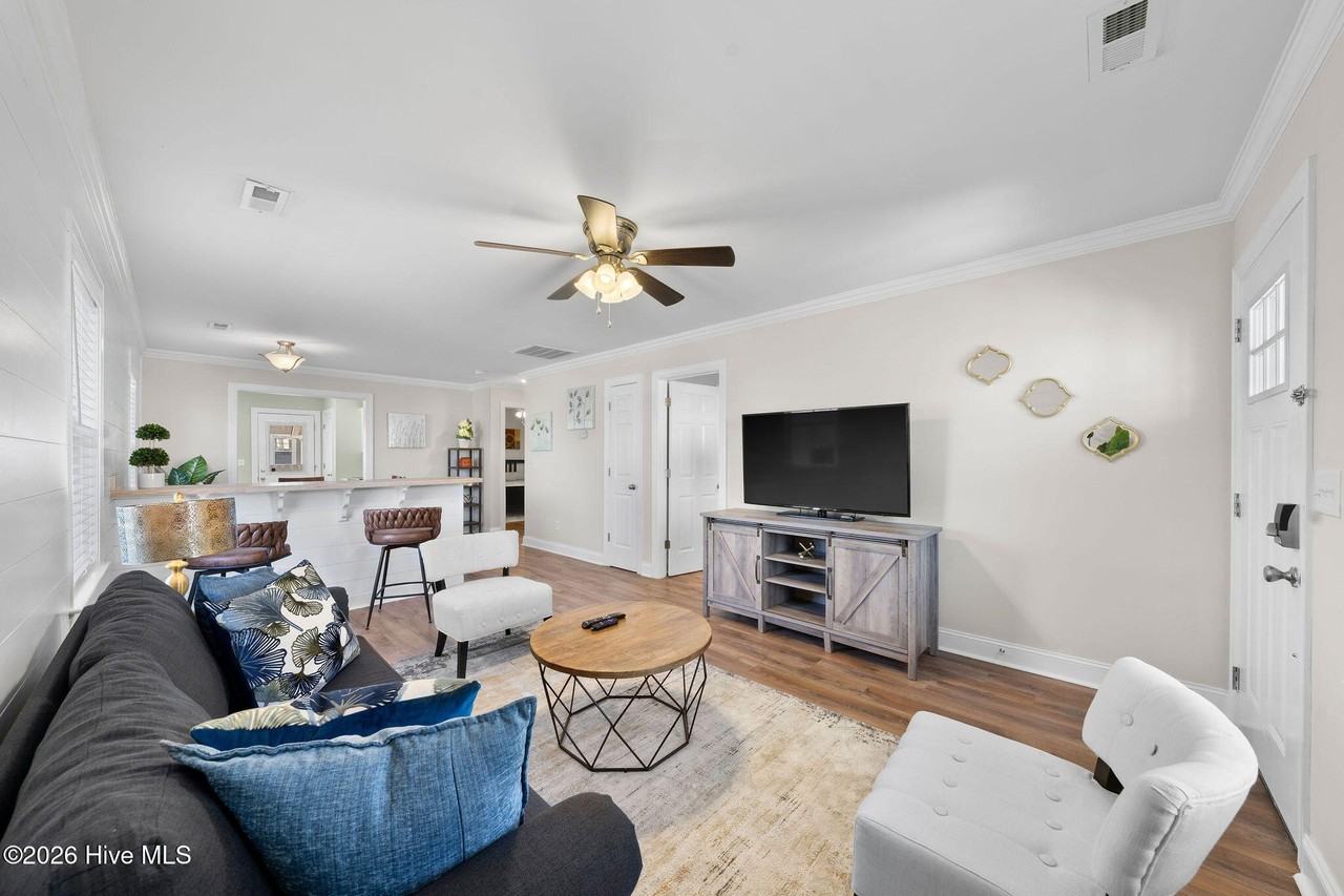 720 Queen St - Photo 7 of 30