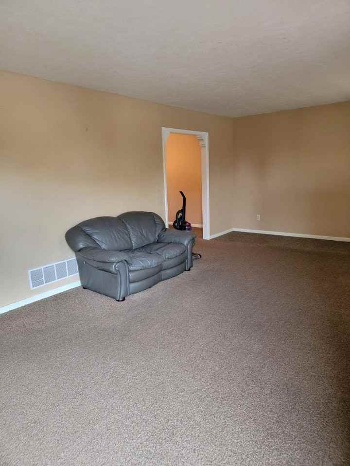 2531 Crosscreek Rd - Photo 2 of 10