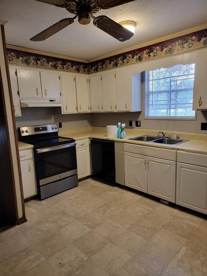 2531 Crosscreek Rd - Photo 4 of 10