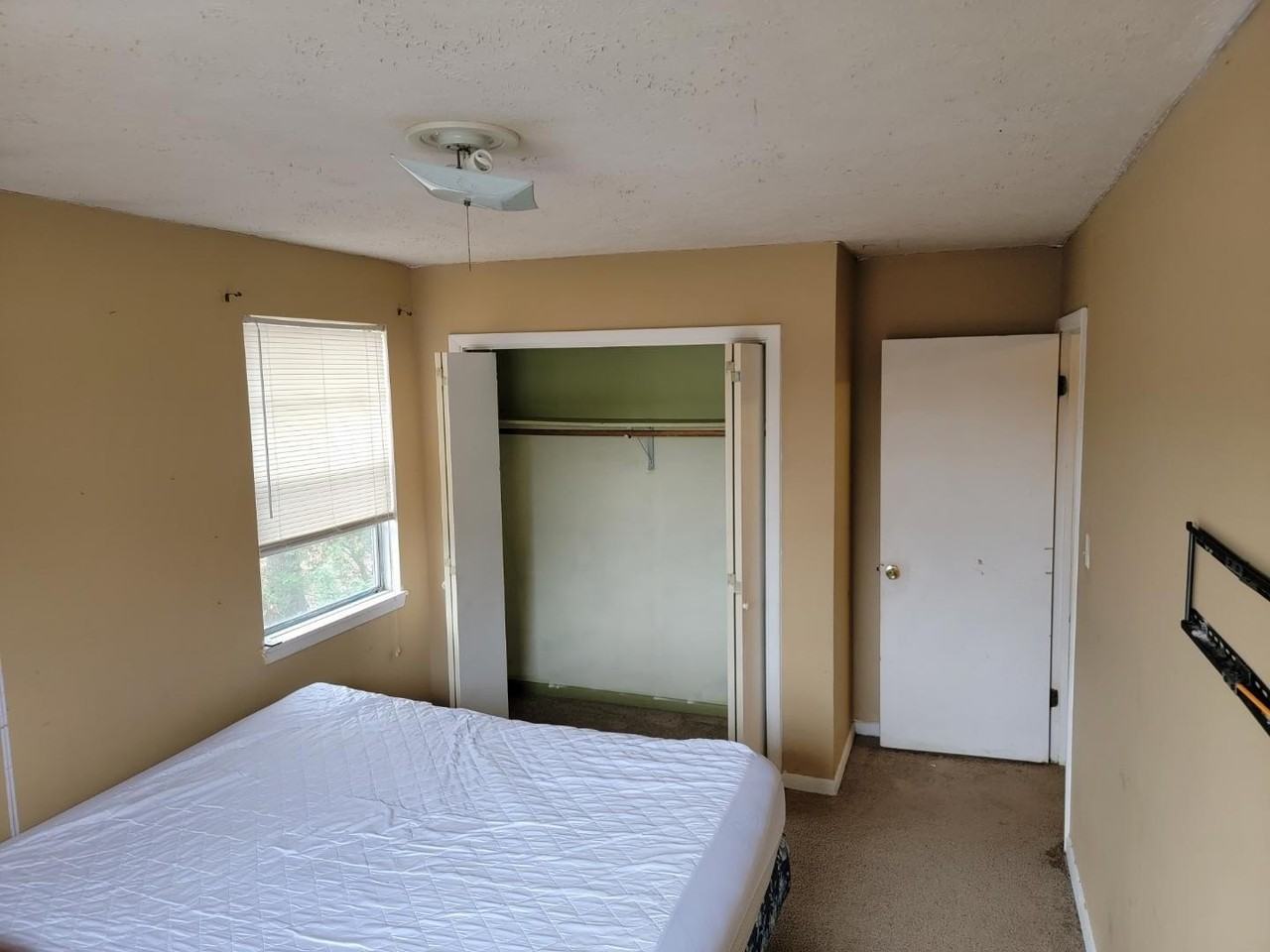 2531 Crosscreek Rd - Photo 7 of 10