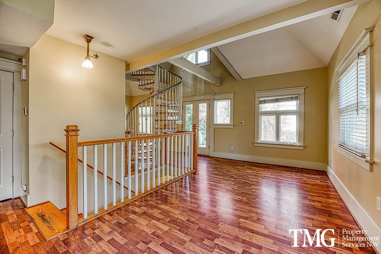 1628 Se Ladd Ave - Photo 2 of 32