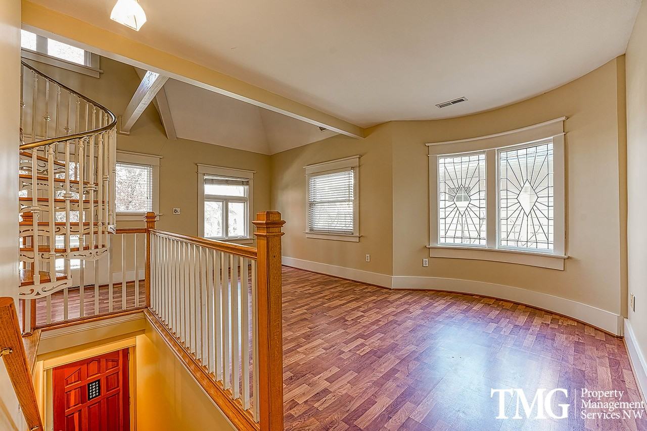 1628 Se Ladd Ave - Photo 3 of 32