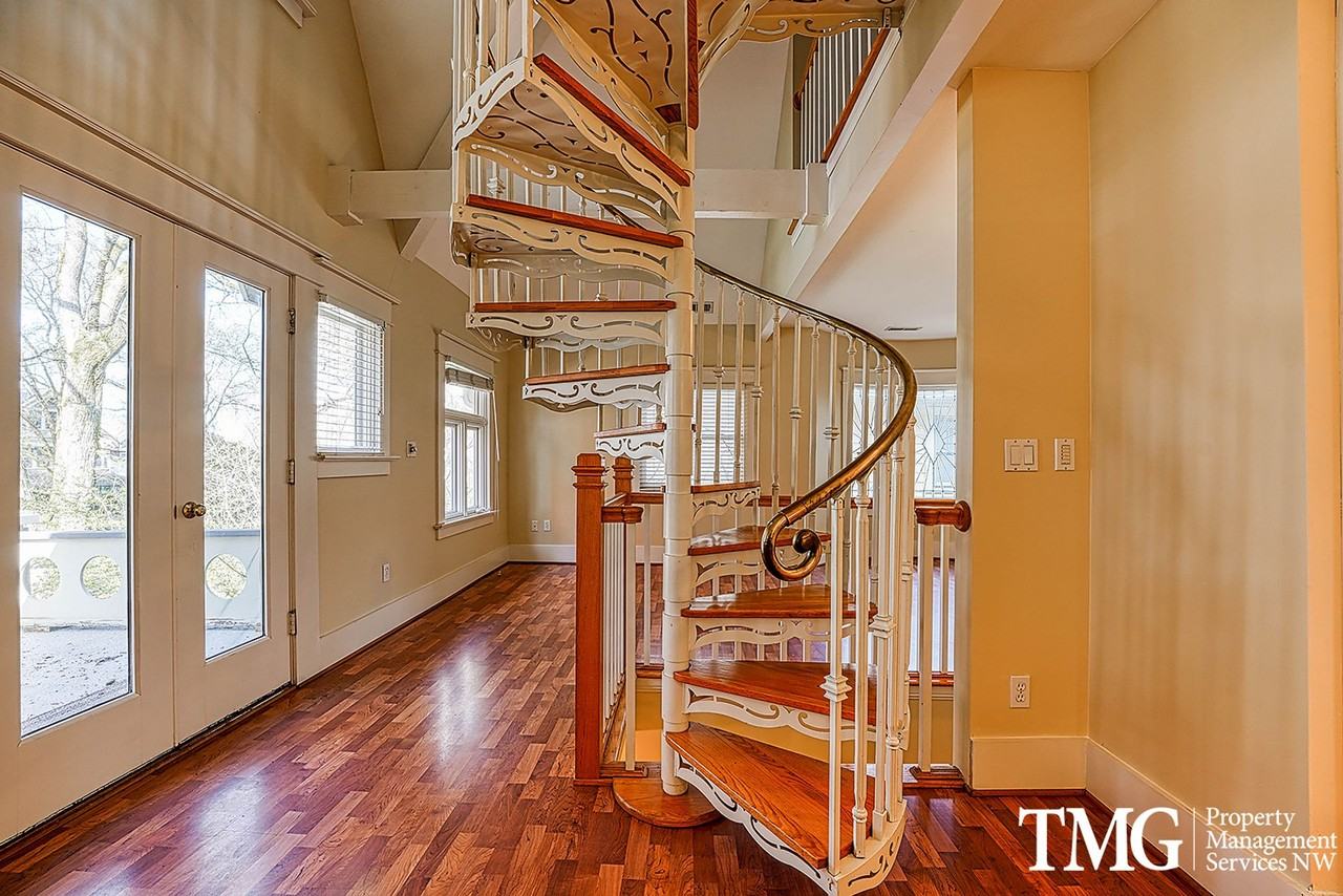 1628 Se Ladd Ave - Photo 7 of 32