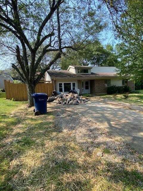 3209 Mirror Lake Dr - Photo 2 of 10