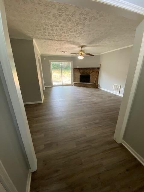 3209 Mirror Lake Dr - Photo 4 of 10