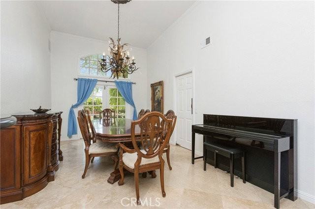 25242 Bentwood - Photo 2 of 8