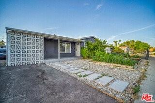 12827 Sylvan St - Photo 2 of 8