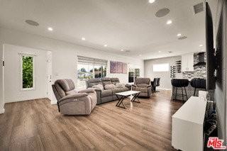 12827 Sylvan St - Photo 6 of 8