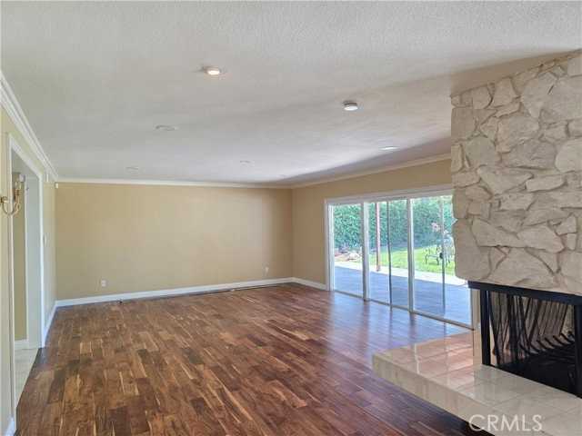 19022 Merridy St - Photo 2 of 8