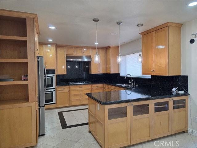 19022 Merridy St - Photo 4 of 8