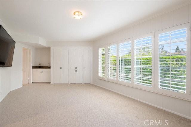 3969 Longridge Ave - Photo 6 of 8