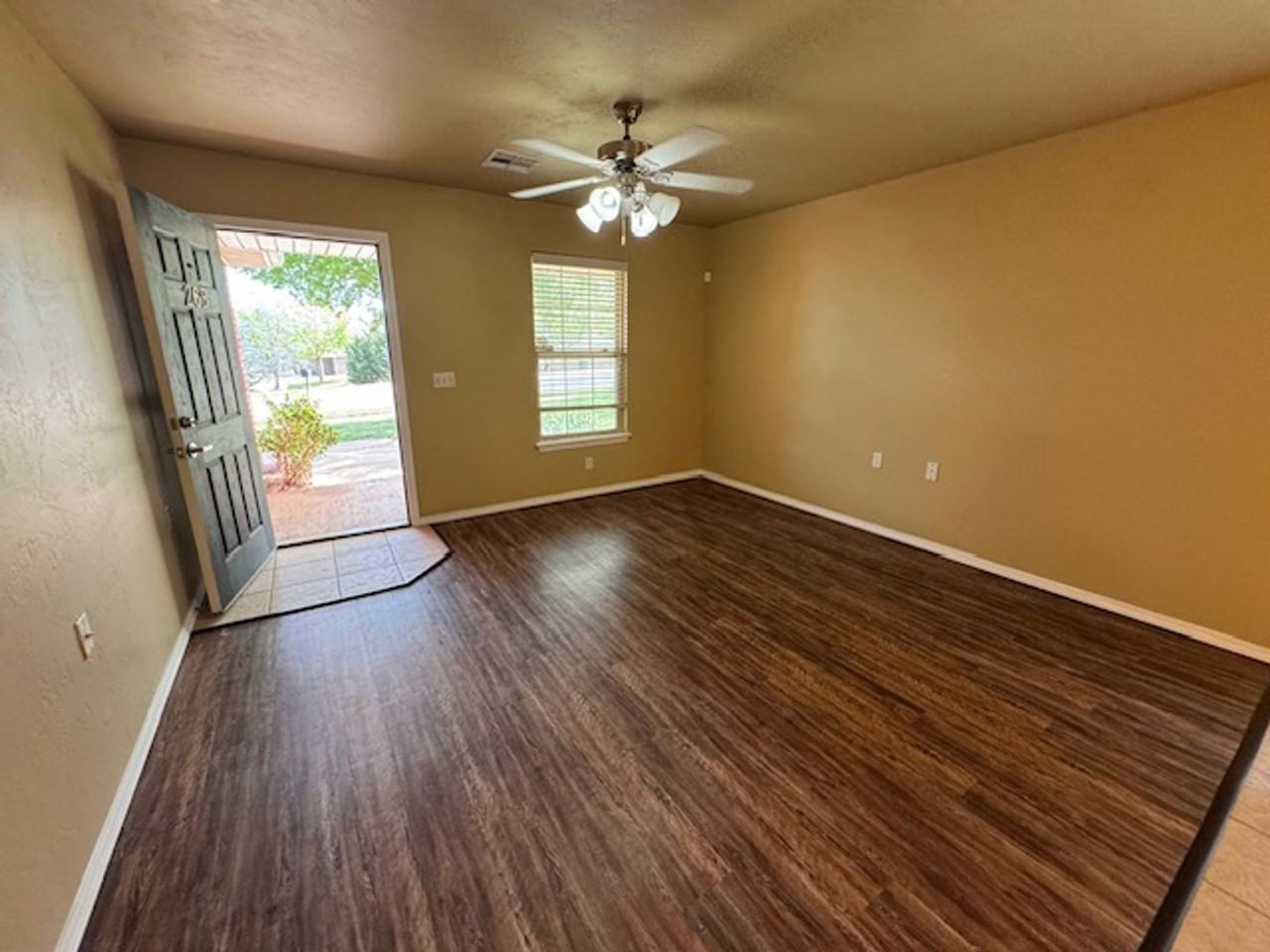 1919 Nw 142nd St - Photo 2 of 10