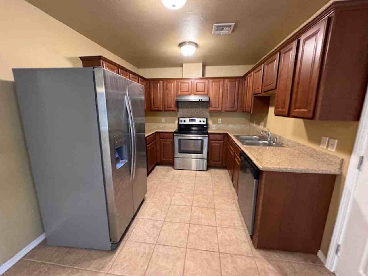 1919 Nw 142nd St - Photo 4 of 10