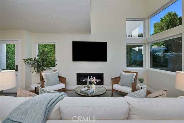 Adele Ct - Photo 3 of 8