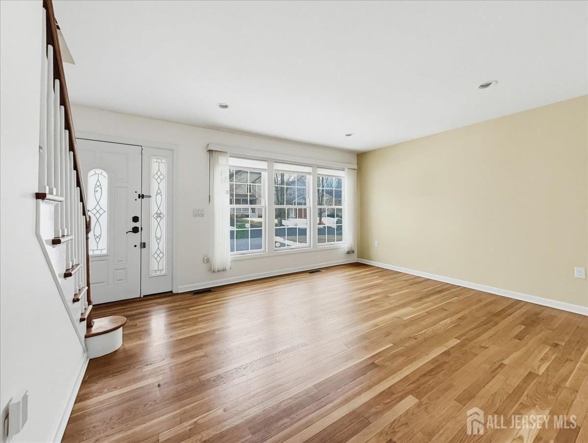 37 Jersey Ave - Photo 3 of 28