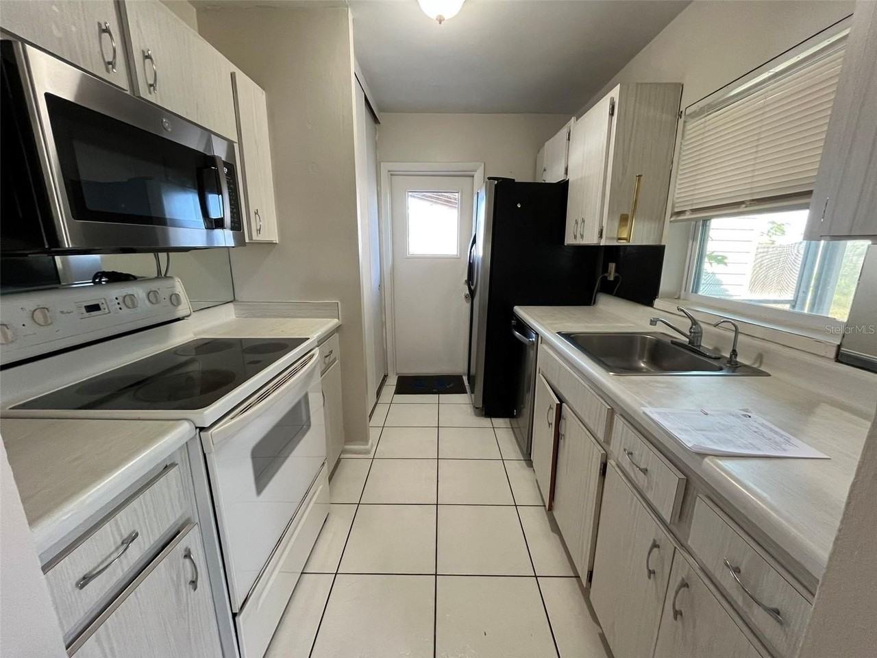 22344 Lasalle Rd - Photo 2 of 9