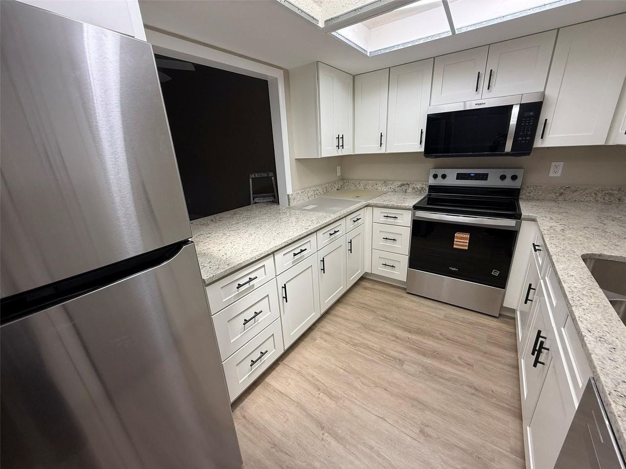 3111 Riverside Dr #B - Photo 3 of 14