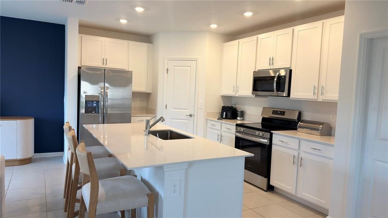 2731 Armstrong Ave - Photo 4 of 46