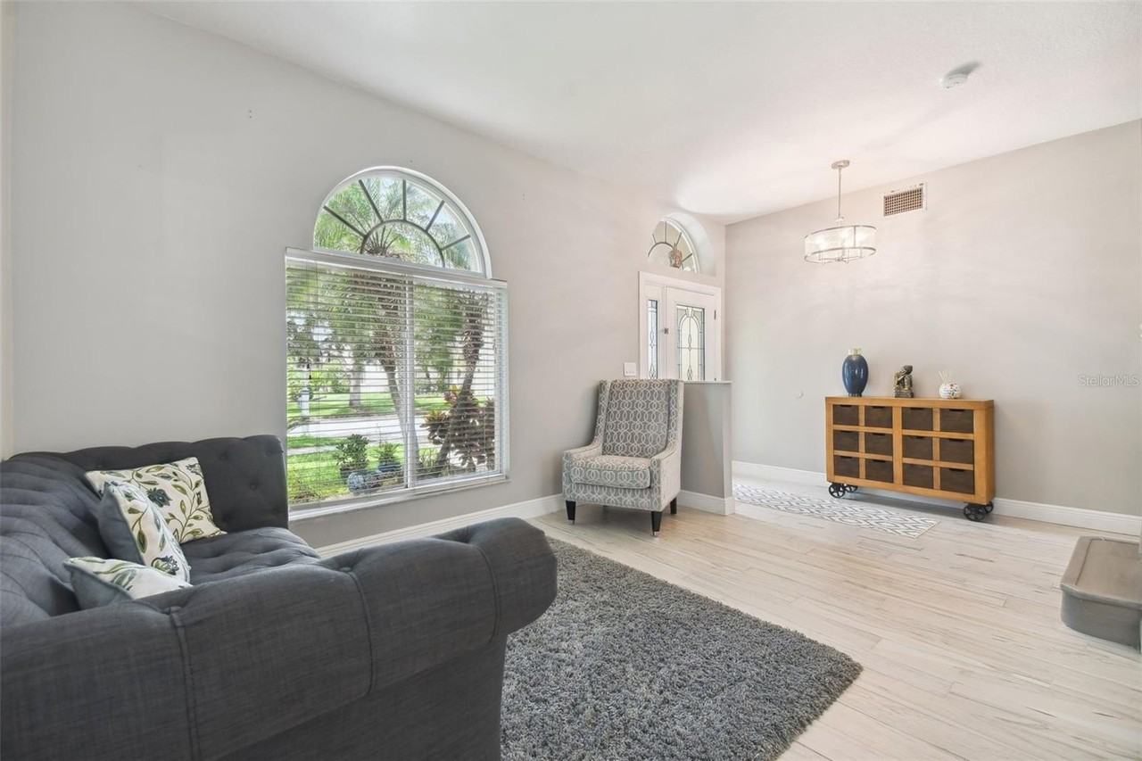 19426 Sandy Springs Cir - Photo 5 of 50