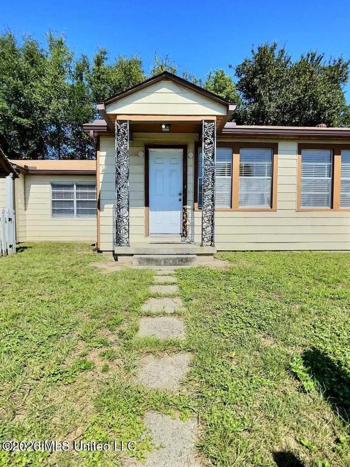 1076 Cherokee St - Photo 2 of 25