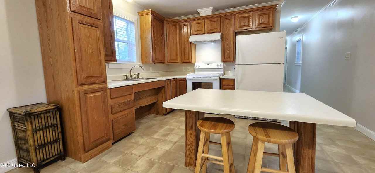 2616 N 15th St - Photo 4 of 12