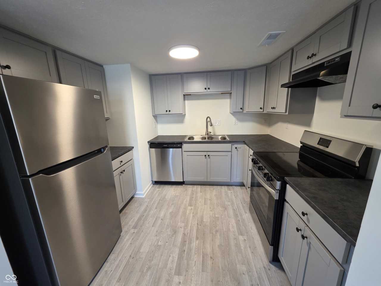 10207 Penrith Dr - Photo 5 of 15