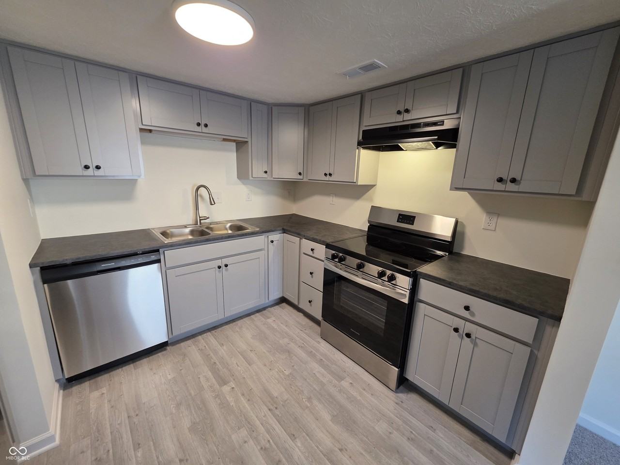 10207 Penrith Dr - Photo 7 of 15