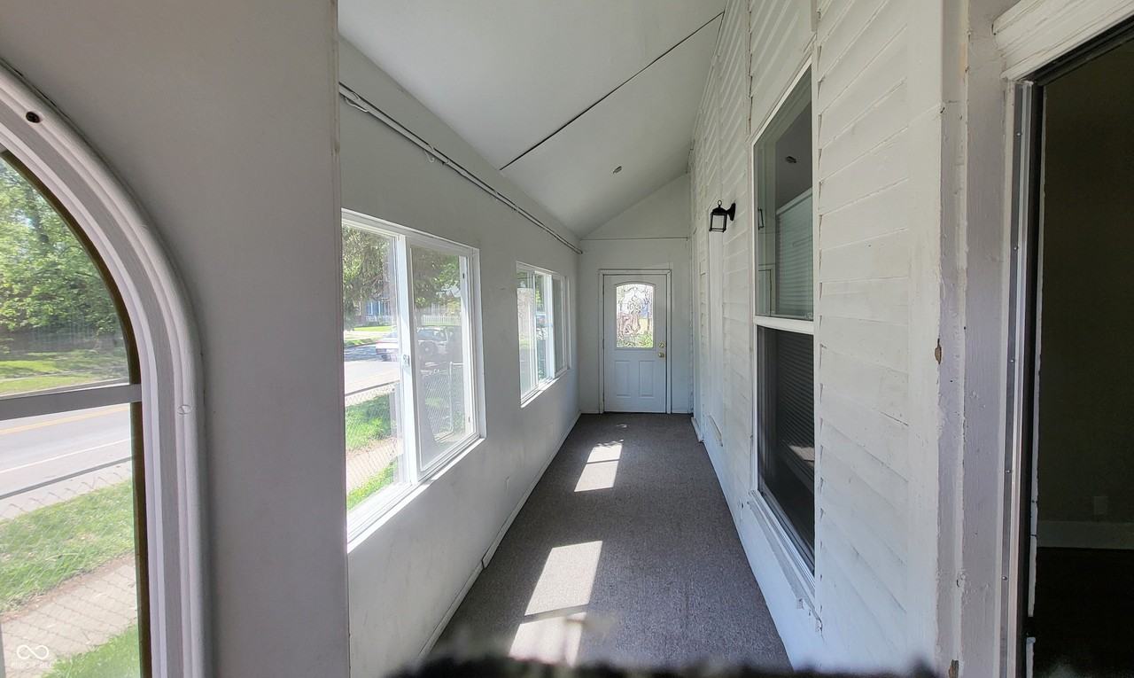 1314 E 10th St - Photo 3 of 24