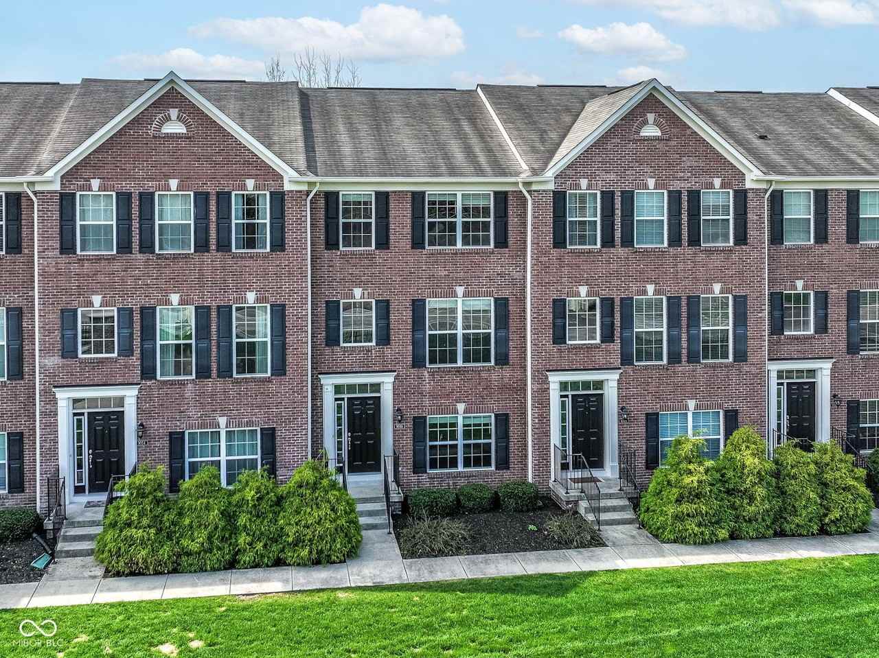 9050 Mercer Dr - Photo 2 of 41