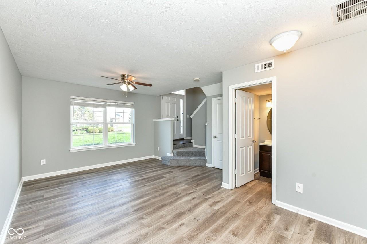 9050 Mercer Dr - Photo 4 of 41