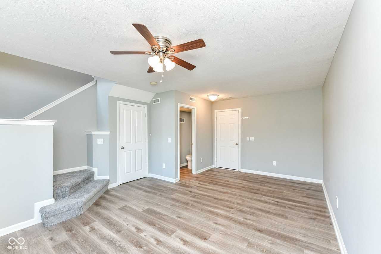 9050 Mercer Dr - Photo 5 of 41