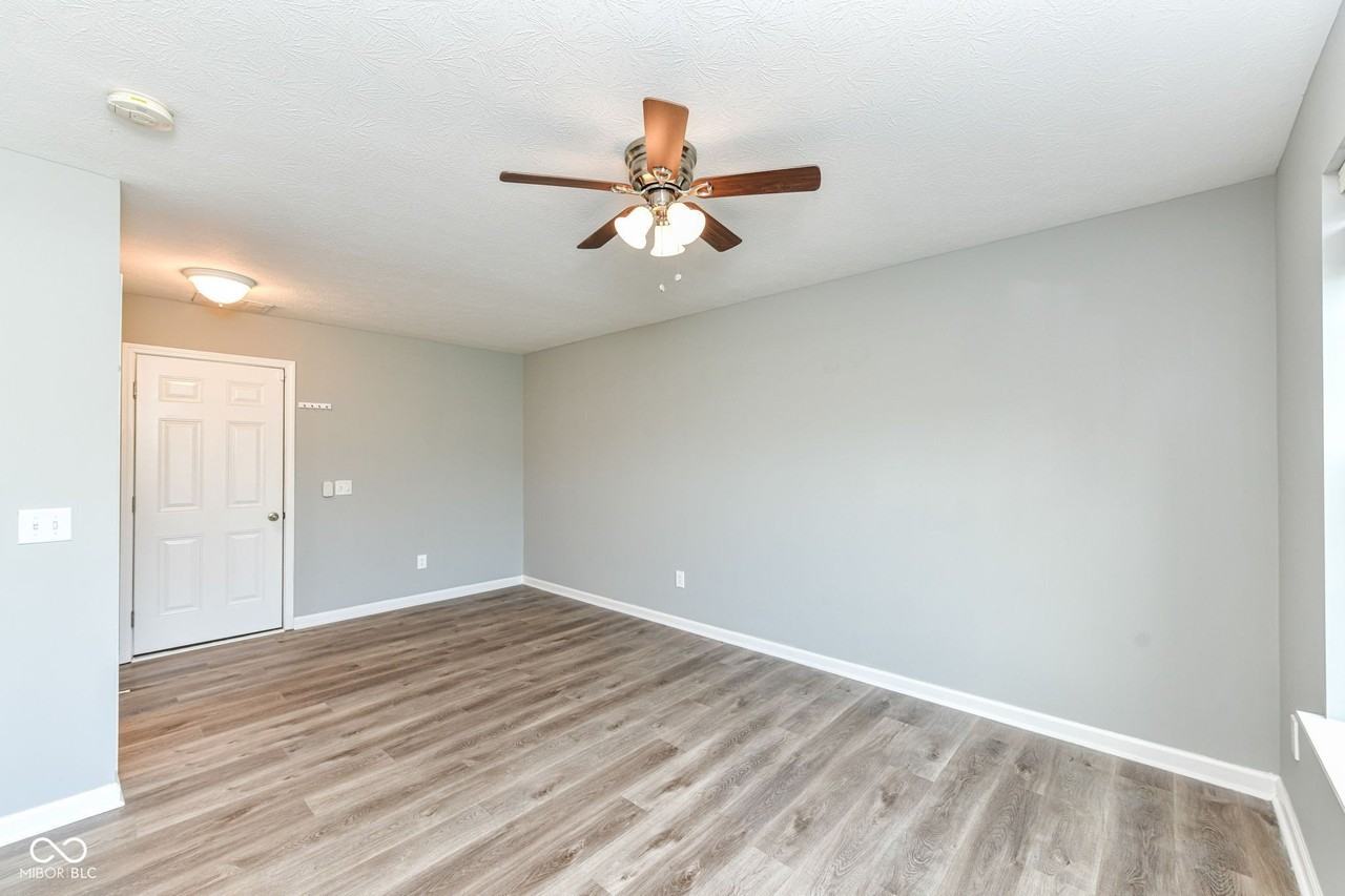 9050 Mercer Dr - Photo 6 of 41