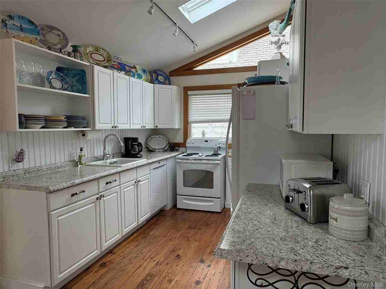 177 Wilmot Rd - Photo 2 of 12