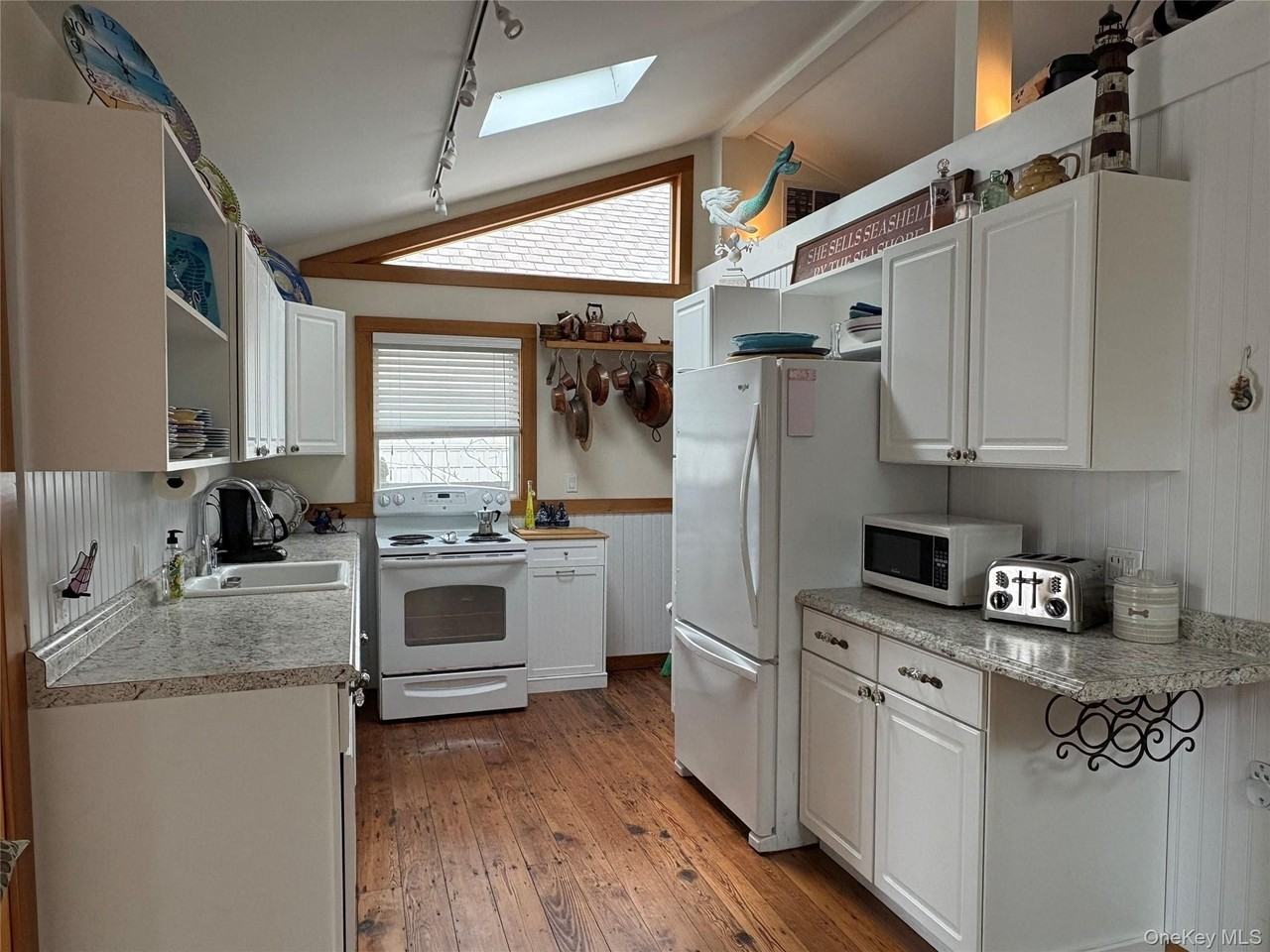 177 Wilmot Rd - Photo 3 of 12