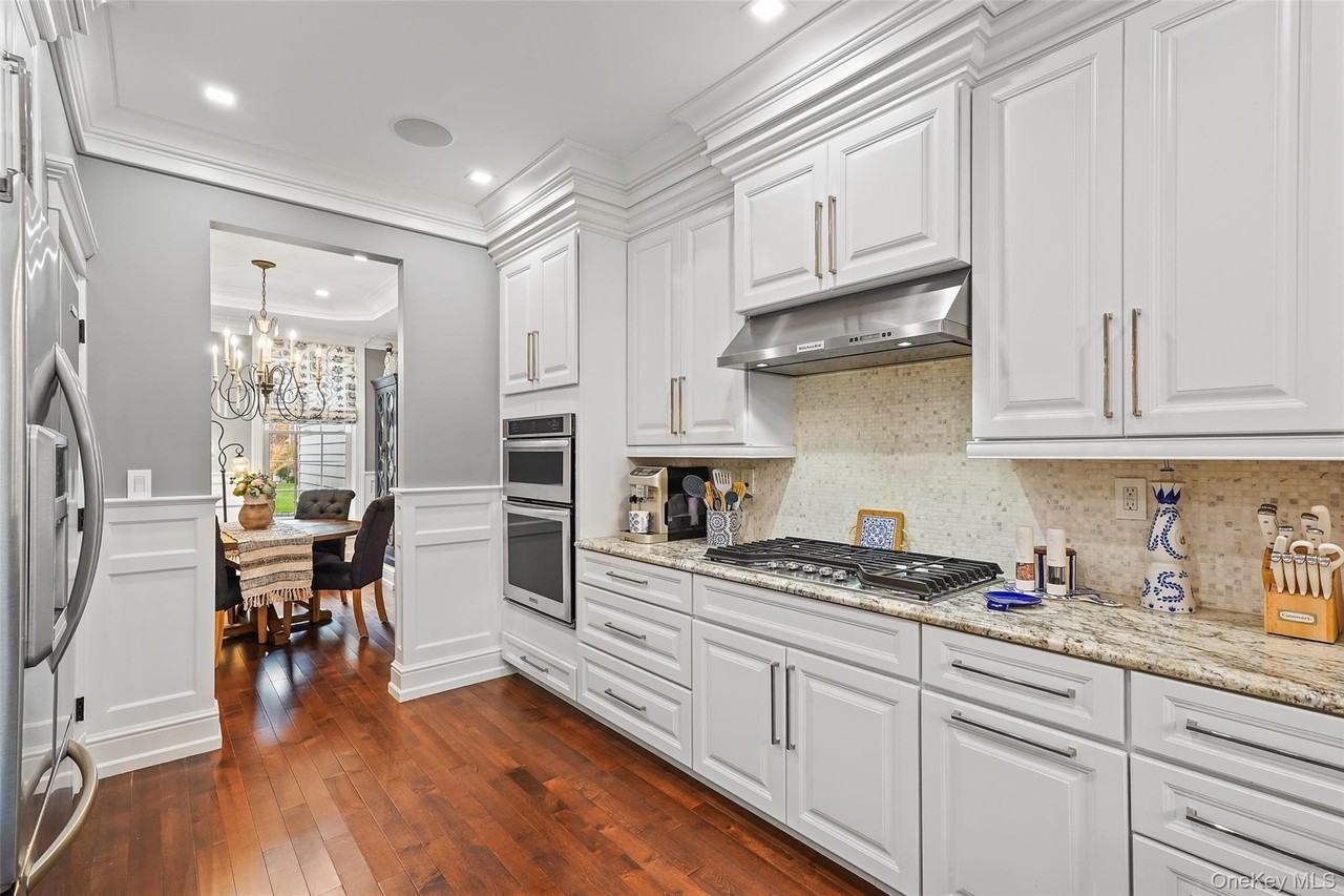 4 Goldman Ct - Photo 6 of 46