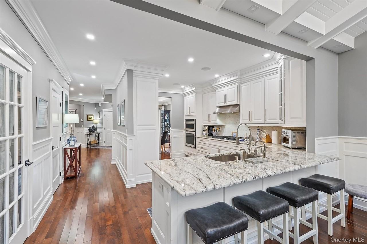 4 Goldman Ct - Photo 7 of 46