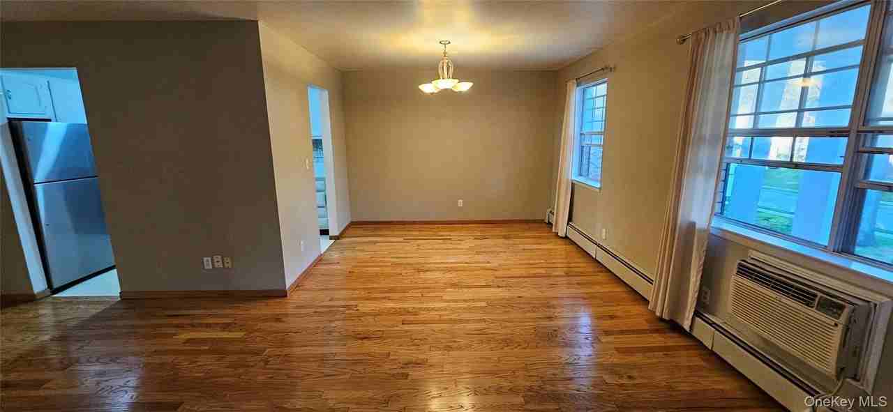 276 Parkside Dr - Photo 4 of 19