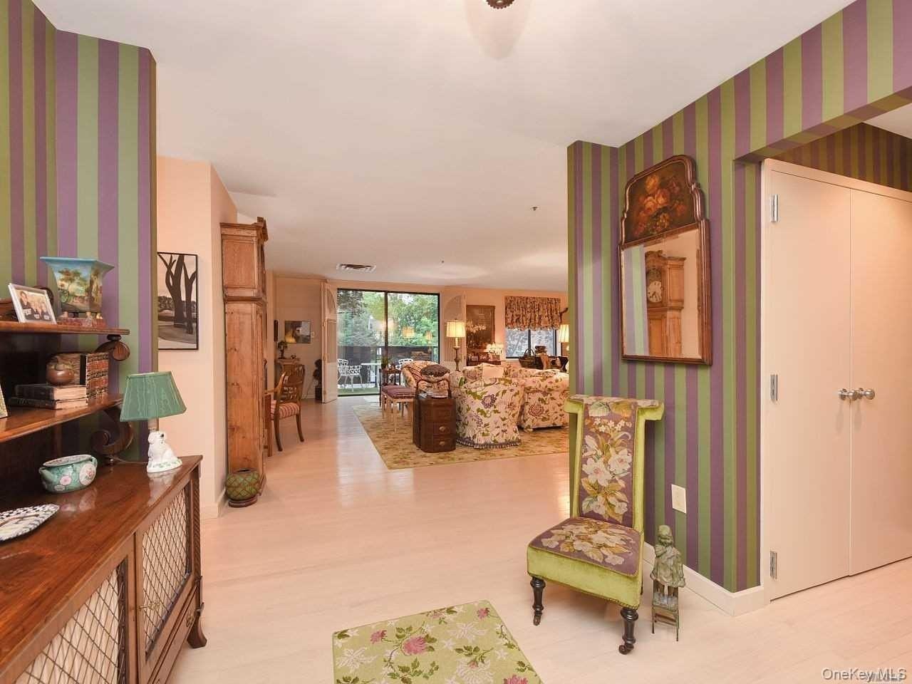 123 Middle Neck Rd #304-5 - Photo 4 of 20