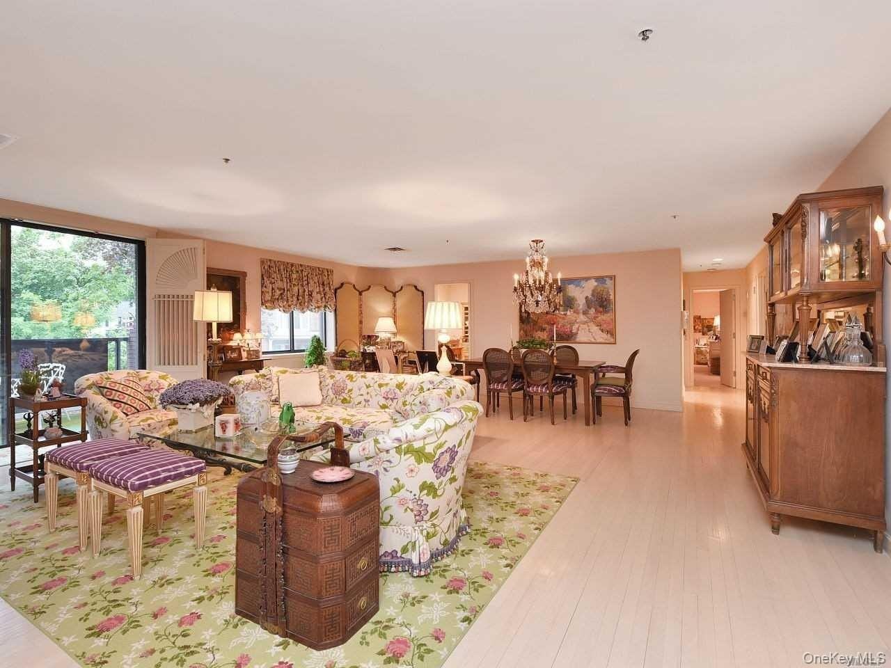 123 Middle Neck Rd #304-5 - Photo 5 of 20