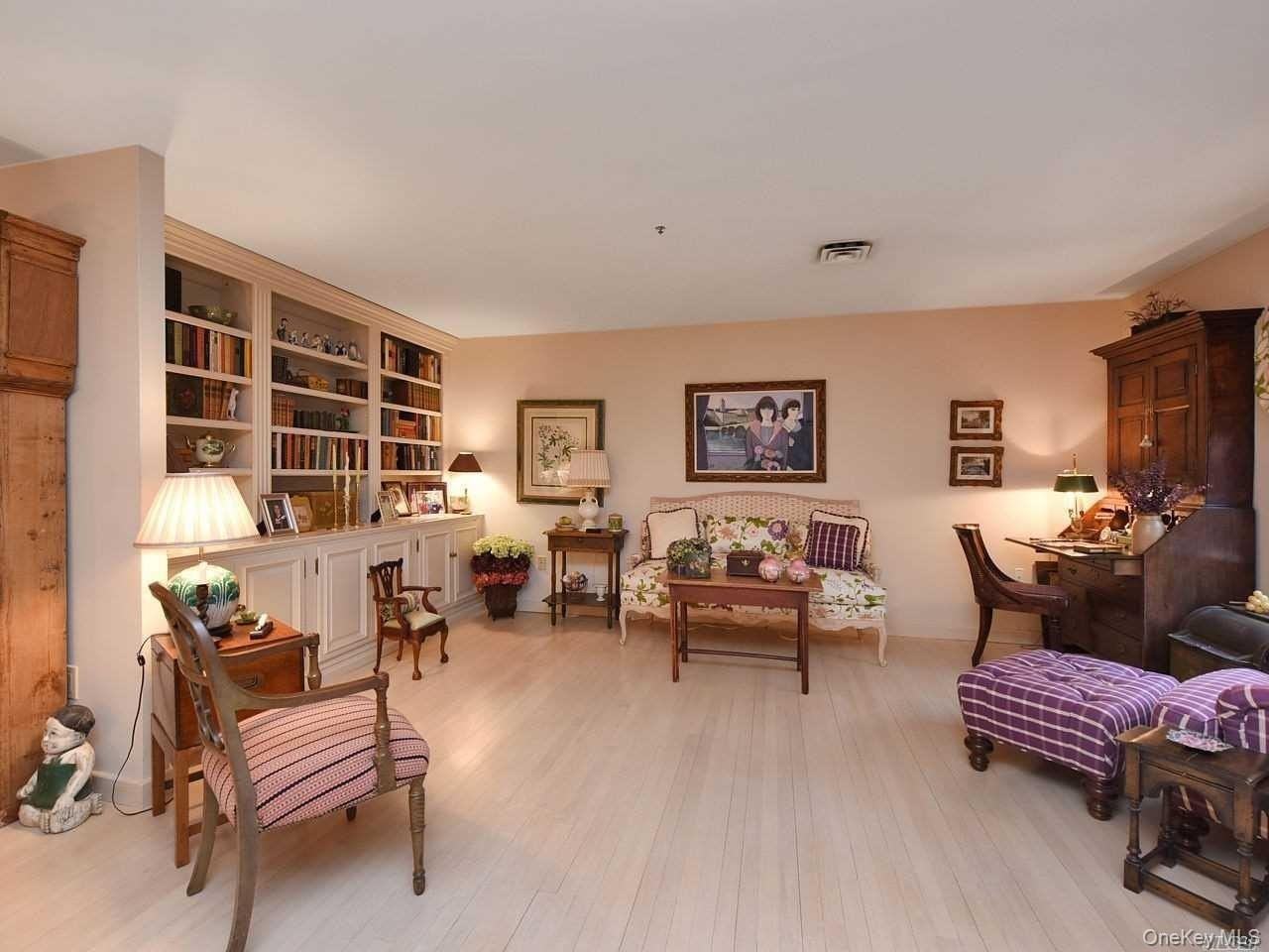 123 Middle Neck Rd #304-5 - Photo 7 of 20