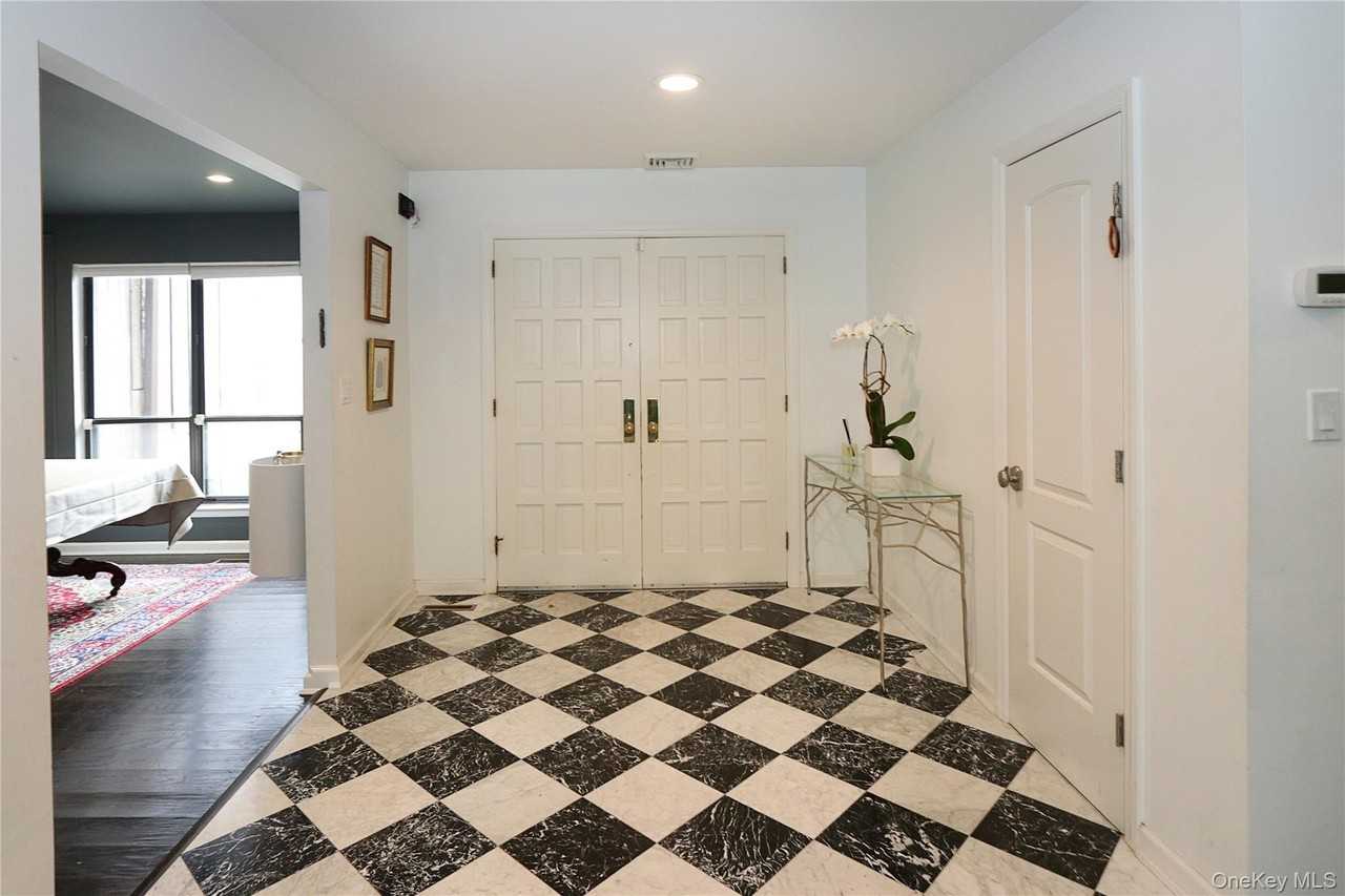 35 Old Pond Rd - Photo 2 of 21