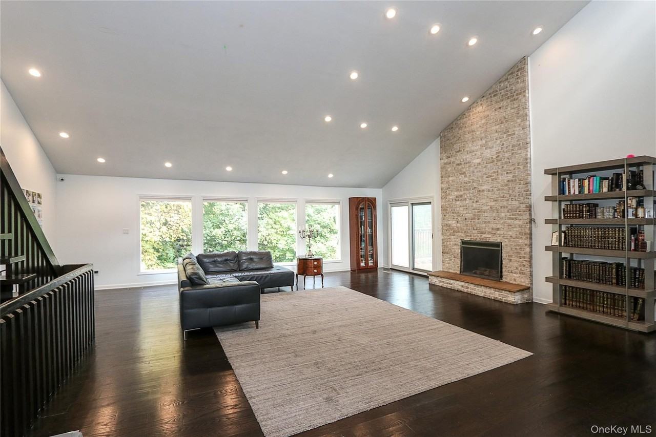 35 Old Pond Rd - Photo 3 of 21