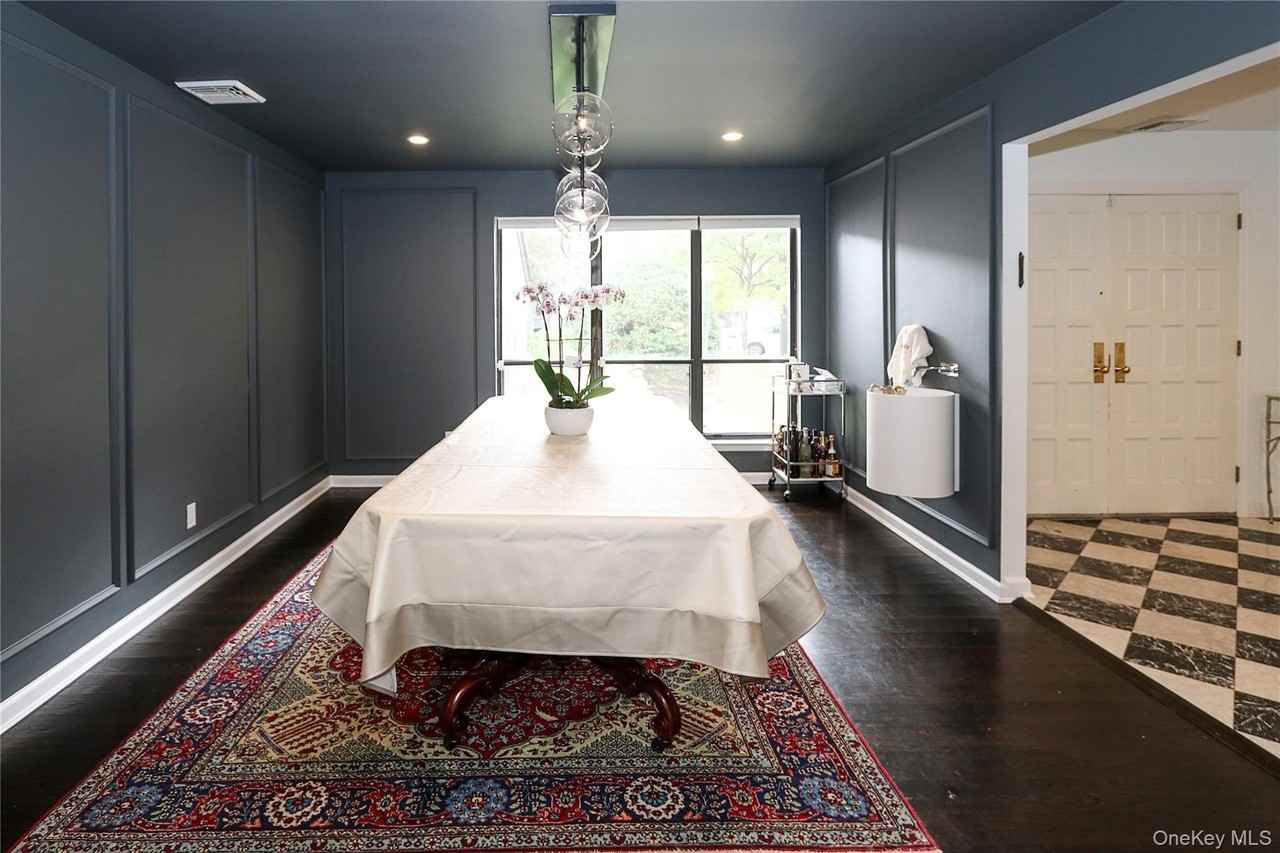 35 Old Pond Rd - Photo 7 of 21