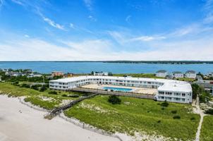 featured image of 585 Dune Rd