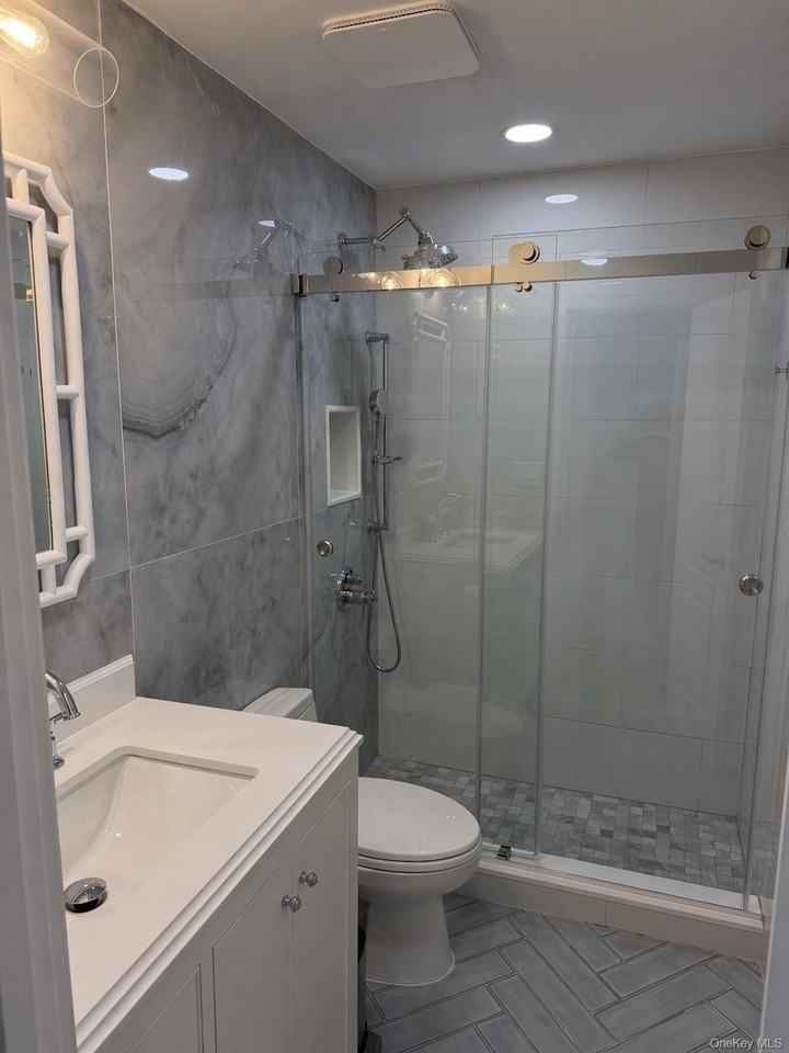 585 Dune Rd - Photo 7 of 11