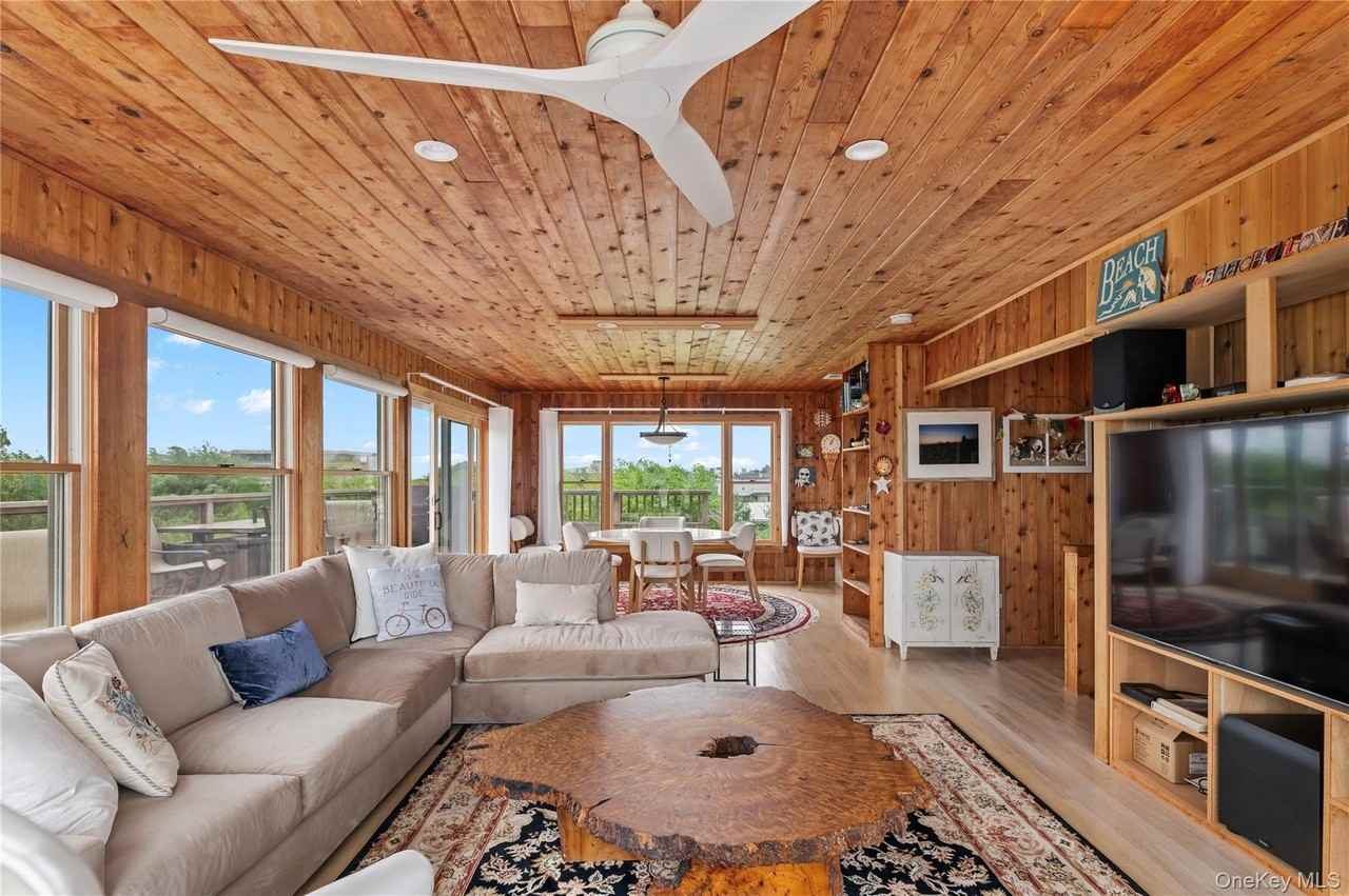 33 West Walk - Photo 3 of 22